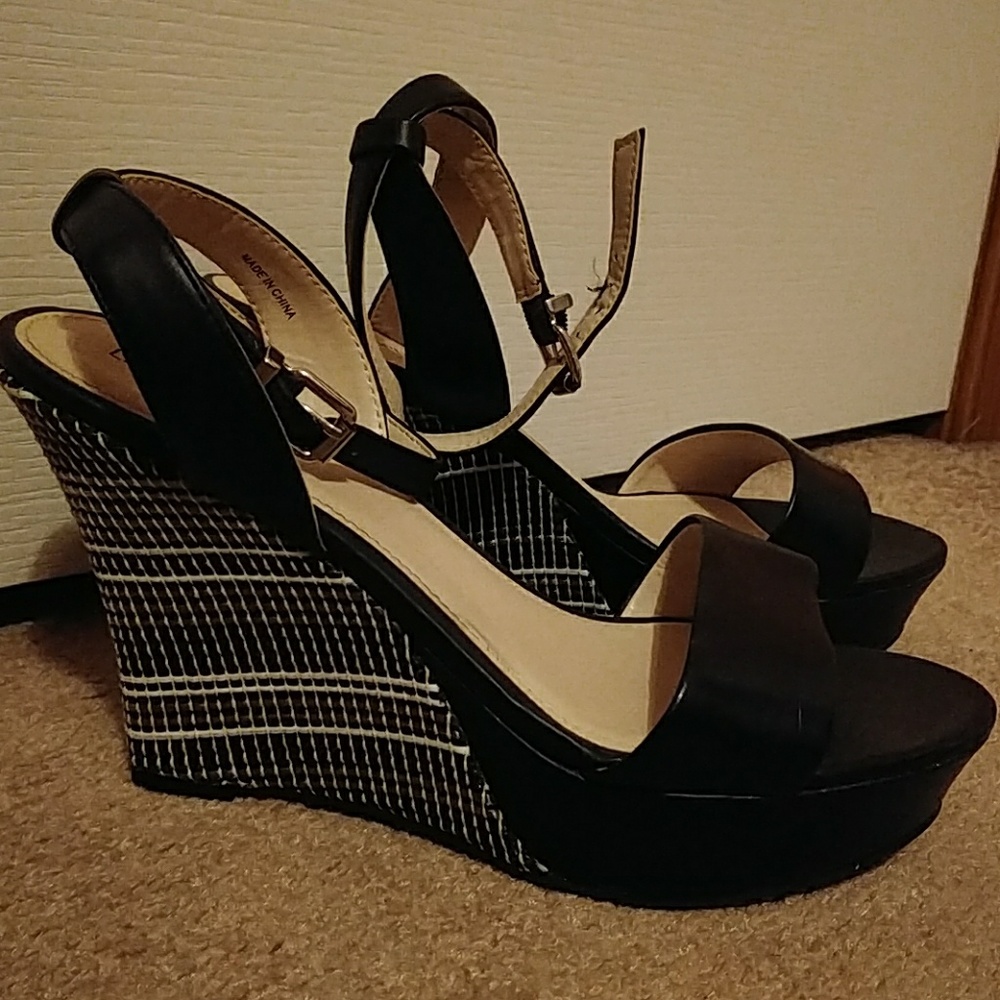 Black wedge heels